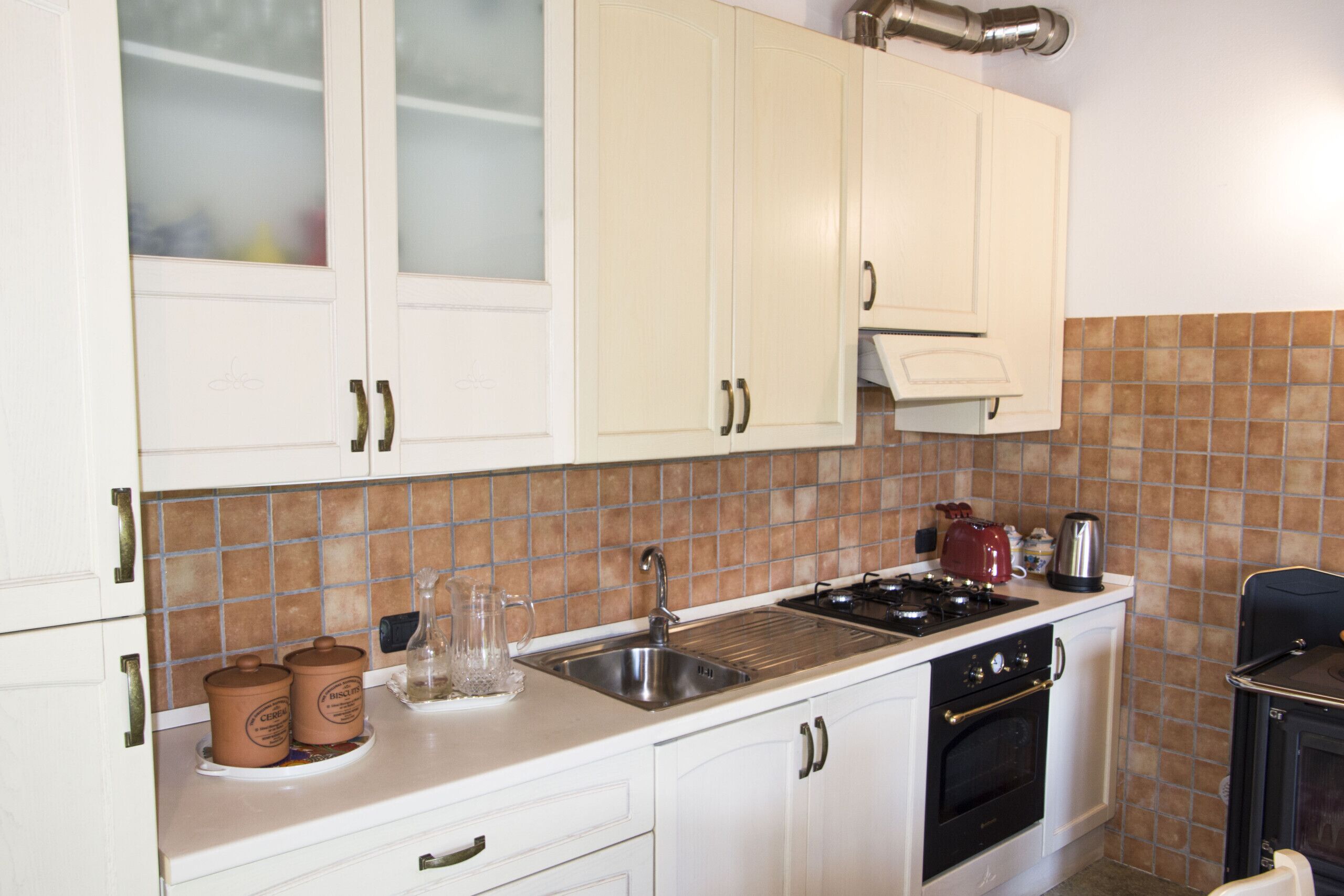 Frigorifero, forno, bollitore elettrico, tostapane