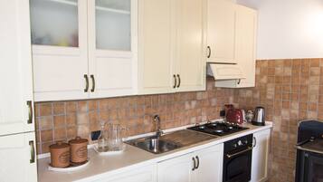 Frigorifero, forno, bollitore elettrico, tostapane