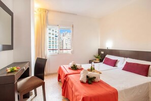 1 chambre, fer et planche à repasser, Wi-Fi gratuit, draps fournis