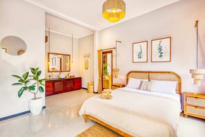 4 bedrooms, iron/ironing board, WiFi, bed sheets