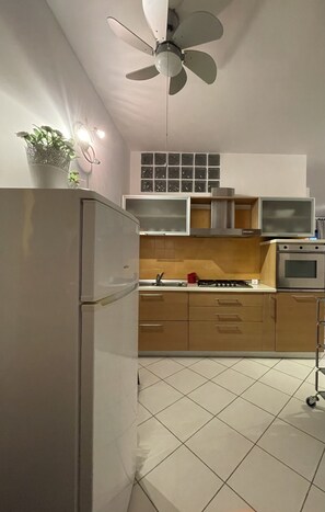 Fridge, oven, dining tables - Golden Dawn Holiday House (Otranto)
