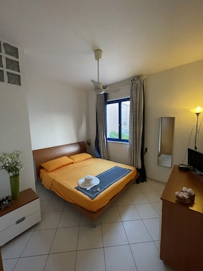 2 chambres, fer et planche à repasser