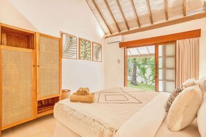 6 bedrooms, desk, iron/ironing board, WiFi