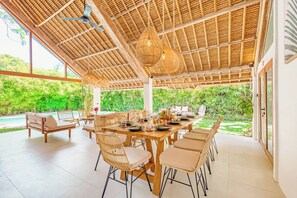 Outdoor dining - Villa Indigo - 5-BDR, huge pool and lush garden (Kecamatan Kuta)