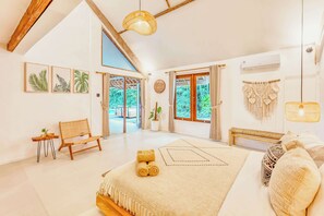 5 bedrooms, desk, iron/ironing board, WiFi