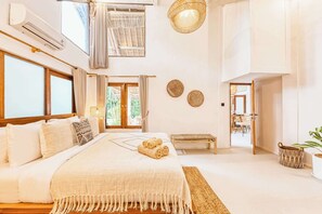 5 bedrooms, desk, iron/ironing board, WiFi