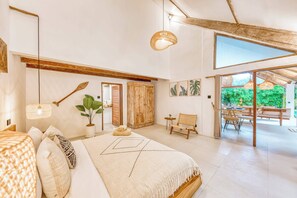 5 bedrooms, desk, iron/ironing board, WiFi