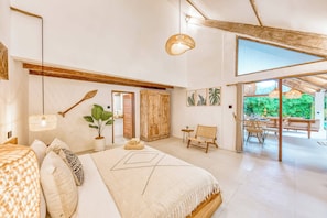 5 bedrooms, desk, iron/ironing board, WiFi