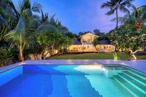 Pool - Villa Verona - Right behind Beach, Lush Garden (Kecamatan Kuta Utara)