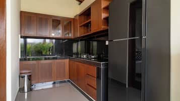 Villa, 1 habitación, alberca privada | Cocina privada | Refrigerador con congelador, parrilla de estufa y utensilios de cocina