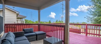 Lackland 5Bed Family Home + Huge backyard and Game Rooms