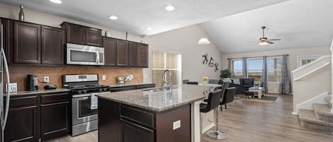 Mikroaaltouuni, uuni, liesi