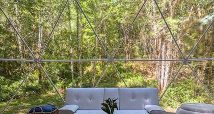 Creekside Astro-Dome w/ Hiking Trails & Forest! Private Hot Tub Nature Immersion