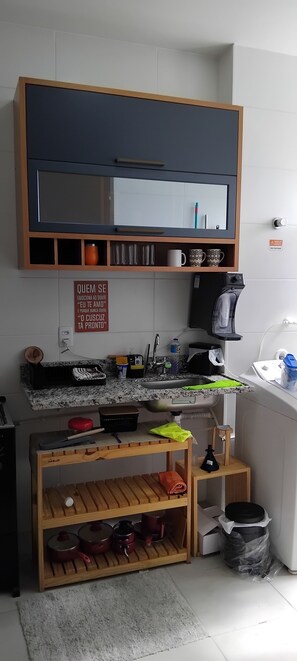 Oven, stovetop - Apartment Reserva Almagre: 600 meters from the beach and lounge beach. (Ponta de Campina Cabedelo)