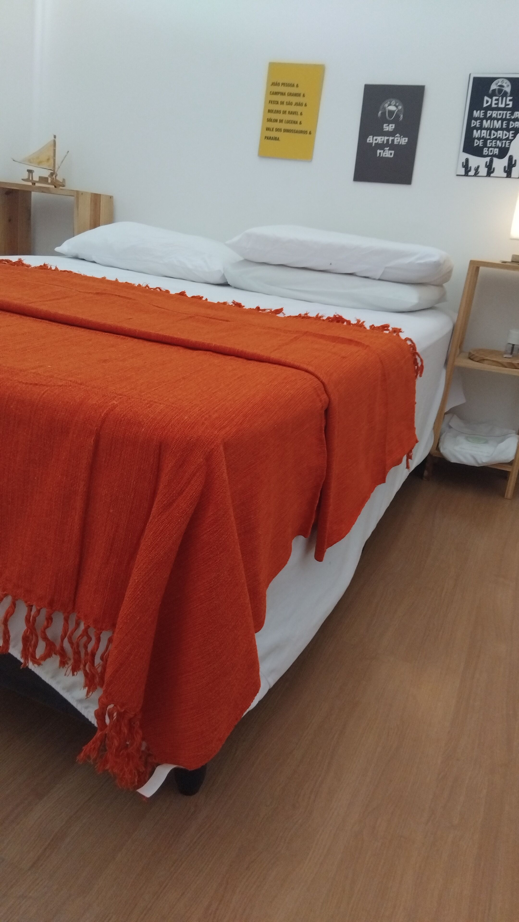 2 quartos, ferros/tábuas de passar roupa, Wi-Fi, roupa de cama