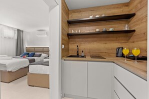 Cofres nos quartos, berço de viagem, Wi-Fi de cortesia, roupa de cama
