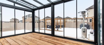 Spacious 5-bedroom villa with WiFi and AC in amazing Niagara Falls