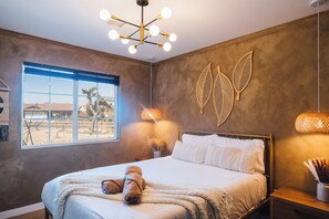 3 quartos, cofres nos quartos, escrivaninha