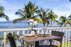 Outdoor dining - LS 413 Breathtaking Beachfront Remodeled Studio (Lahaina)
