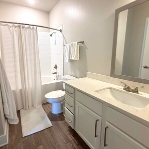 Dusche, Handtücher, Seife, Toilettenpapier