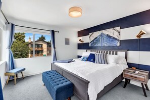 2 bedrooms, desk, free WiFi, bed sheets - Bright Ballard Townhouse • 2 Bed 2 Bath Comfort (Seattle)