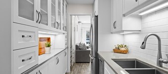 Sunshine Suite, walk to beach.