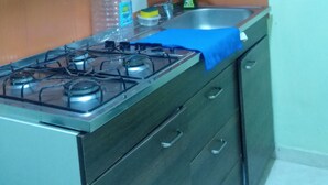 Family Apartment, Balcony | Private kitchen | Eco-friendly cleaning products, freezer, paper towels - Posada Hosanna (San Andrés)