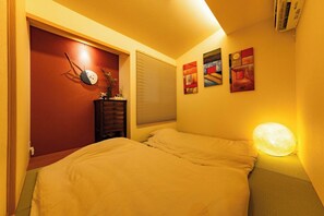 3 makuuhuonetta, työpöytä, ilmainen Wi-Fi, vuodevaatteet