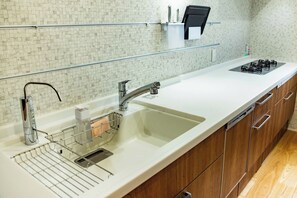 Fridge, microwave, stovetop, cookware/dishes/utensils - Modern private lodgings around Fukui Station A co / Fukui Fukui (Fukui)