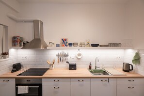 Refrigerador, horno, parrilla de estufa y lavavajillas 