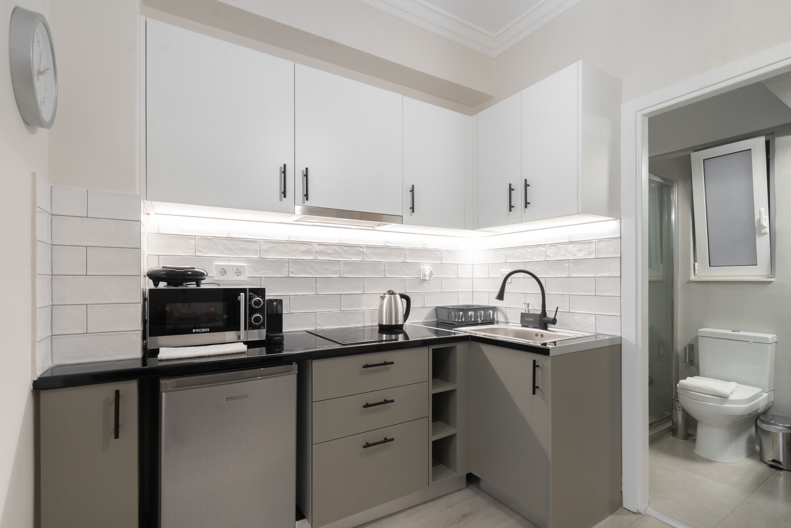 Fridge, microwave, stovetop, coffee/tea maker