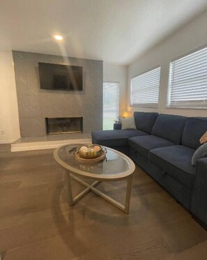 Smart TV, fireplace