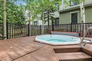 Bain à remous extérieur