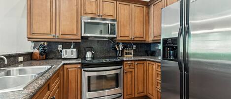 冰箱、微波炉、烤箱、炉灶