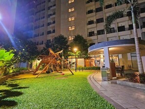 Exterior - Steps to SM Bicutan / Near Airport/ D+/FLX/Karaoke (Parañaque)