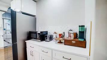 Micro-ondes, four, plaque de cuisson, lave-vaisselle