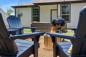 Terrace/patio - Family Fun Getaway| Game Room| Fire Pit| Mini Golf (Bonham)