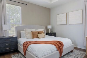3 bedrooms, desk, iron/ironing board, free WiFi