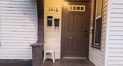 Clean 2-bedroom apartment with WiFi, located on the northwest side of Rockford.
