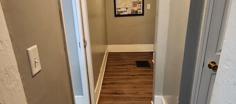 Clean 2-bedroom apartment with WiFi, located on the northwest side of Rockford.