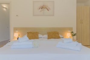 Free WiFi, bed sheets