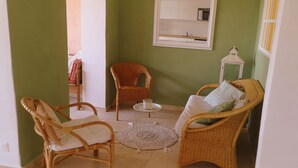 A cozy room with wicker furniture, a small round table, and a white lantern. - Provencal house with sea view La Croix Valmer "Lou Mamet", ideal for families (La Croix-Valmer)