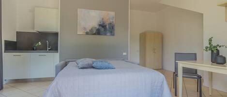 1 室のベッドルーム、WiFi (無料)、ベッドシーツ