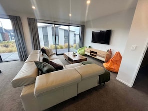 Living area - Ahuru Mowai 4 bedroom House (Lake Tekapo)