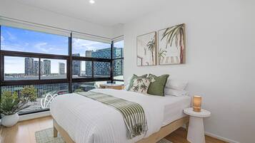 3 bedrooms, desk, iron/ironing board, travel crib