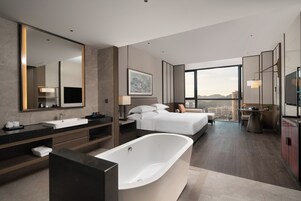 Comfort Single Room, Lake View | Blackout drapes, iron/ironing board, free WiFi