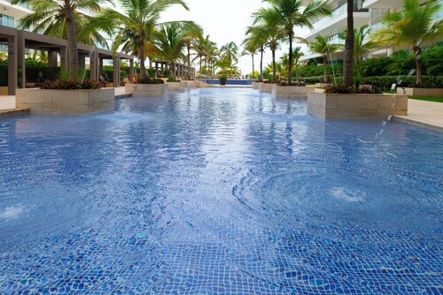 Elegant Beachfront Retreat – Morros Ultra
1BR | Sleeps 6 | Direct Beach Access