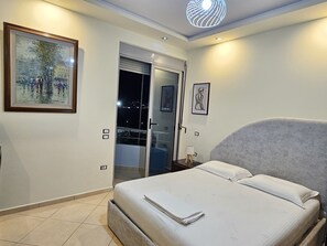 1 chambre, fer et planche à repasser, Wi-Fi gratuit, draps fournis