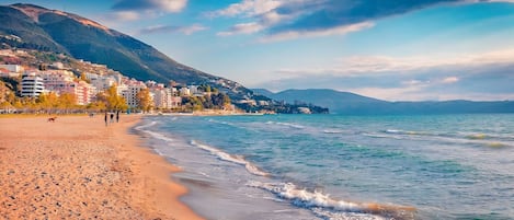 Una spiaggia nelle vicinanze