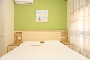 1 chambre, coffres-forts dans les chambres, fer et planche à repasser